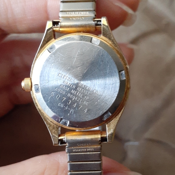 VINTAGE 🌷 CITIZEN two tone water resistant watch - Picture 4 of 7